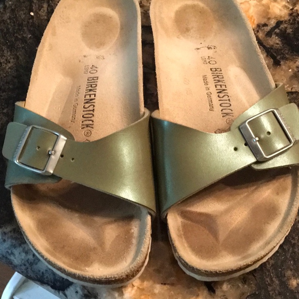 Birkenstock Madrid Big Buckle sandals. metallic olive green. Size 40-9W\7M